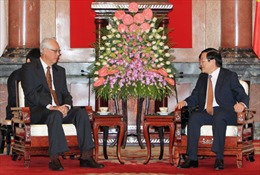 Chủ tịch nước tiếp nguyên Thủ tướng Singapore