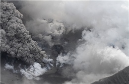8 du khách bị thương do núi lửa Nhật bất ngờ phun trào