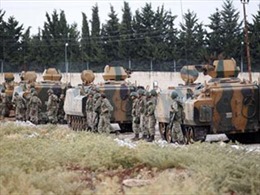 Thổ Nhĩ Kỳ tập kết xe tăng gần biên giới Syria 