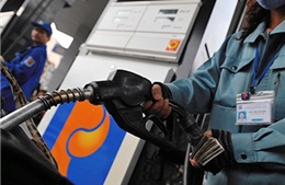 Tiếp tục giảm giá bán lẻ xăng dầu 