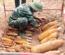 Phát hiện hơn 150 quả bom, đạn sót lại ở Lao Bảo