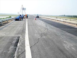 Nguyên nhân vết nứt mặt đường cao tốc Nội Bài - Lào Cai