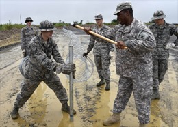 100 lính thủy đánh bộ Mỹ đến Liberia