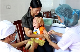 Phó Chủ tịch nước Nguyễn Thị Doan phát động Chiến dịch tiêm vắc xin sởi – rubella