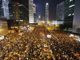 Hàng nghìn người biểu tình Hong Kong lại ùa ra đường
