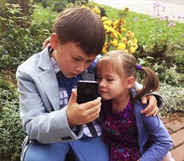 Trẻ em Séc dùng điện thoại quá sớm