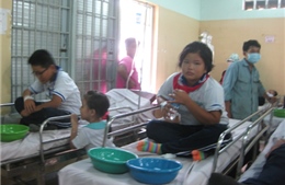 33 học sinh nhập viện vì ngộ độc thực phẩm