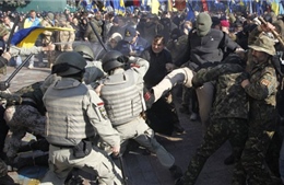 Xung đột bên ngoài tòa nhà Quốc hội Ukraine