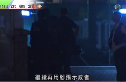 Hong Kong lập tức xử lý cảnh sát đánh người biểu tình