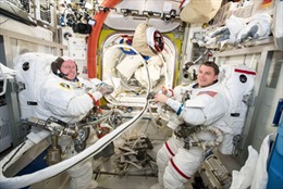 Hai nhà du hành Mỹ ra ngoài không gian sửa chữa ISS 