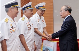 Chủ tịch Quốc hội tiếp cựu chiến binh Đoàn tàu không số 