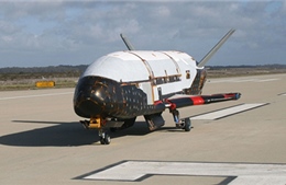 Tàu vũ trụ bí mật X-37B của Mỹ trở về Trái đất