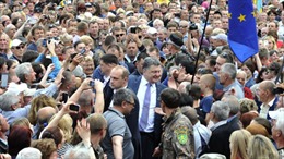 Khối Petro Poroshenko dẫn đầu