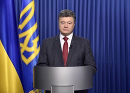 Tổng thống Ukraine bất ngờ tới Donbass 