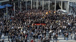 Cảnh sát Đức đụng độ với người biểu tình 