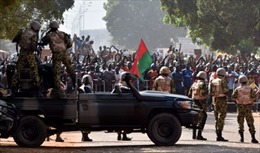 Quân đội Burkina Faso giành quyền điều hành đất nước sau bạo loạn 
