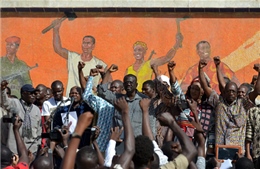 Quân đội Burkina Faso cam kết lập chính phủ đoàn kết