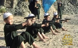 IS huấn luyện chiến binh trẻ em