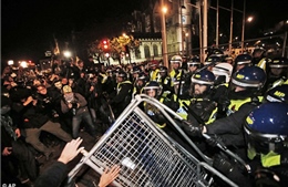 London náo loạn vì người đeo mặt nạ biểu tình