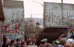 Điểm lại thời khắc lịch sử của Bức tường Berlin 