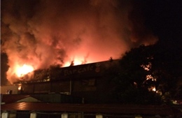 Gia Lai: Cháy lớn thiêu rụi nhà và xưởng ô tô 