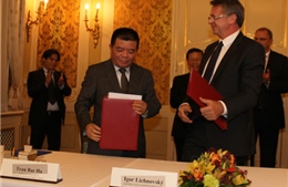 Biểu tượng của sự hợp tác Slovakia - Việt Nam - Lào