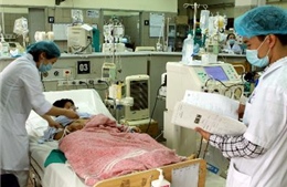 Ngộ độc, mẹ tử vong, hai con nguy kịch