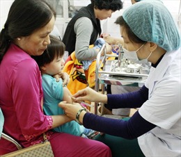 Tiêm vắcxin sởi - rubella tại 7 huyện miền núi Nghệ An