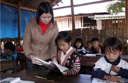 Về nơi đồng bào quý 'con chữ' như hạt gạo, hạt bắp 