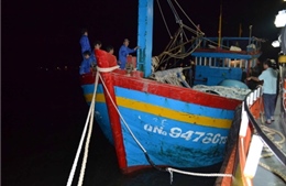 Cứu nguy tàu cá chở 7 thuyền viên trôi dạt trên biển 