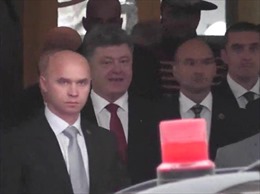 Tổng thống Ukraine bị la ó tại Slovakia