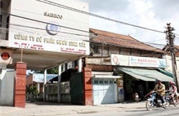 Rượu Bình Tây 'bỏ qua' quyết định của chính quyền