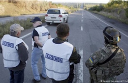 Đoàn xe OSCE bị bắn ở miền Đông Ukraine 