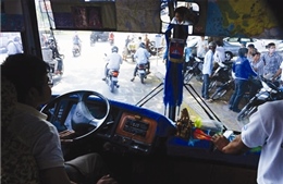 Thử nghiệm xe buýt táo bạo ở Campuchia
