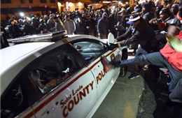 Biểu tình bạo lực bùng phát tại Ferguson