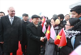Tổng Bí thư gặp mặt thân mật cộng đồng người Việt Nam tại Belarus