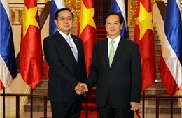 Thủ tướng Nguyễn Tấn Dũng hội đàm với Thủ tướng Thái Lan