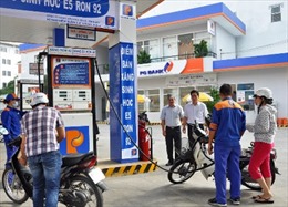 Kiểm tra bán xăng E5 tại Petrolimex Sài Gòn