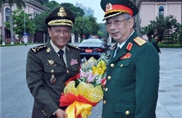 Thượng tướng Nguyễn Chí Vịnh tiếp Quốc vụ khanh Bộ Quốc phòng Campuchia 