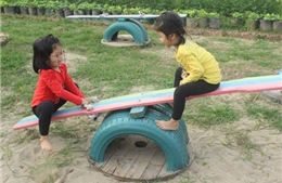Sân chơi cho trẻ từ vật liệu tái chế