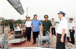 Thủ tướng thị sát tiến độ đóng mới các tàu tên lửa 12418 
