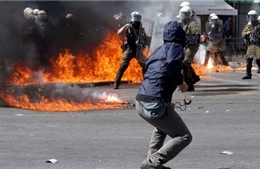 Bạo lực bùng phát tại Hy Lạp 