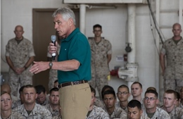 Bộ trưởng Quốc phòng Mỹ bất ngờ thăm Iraq