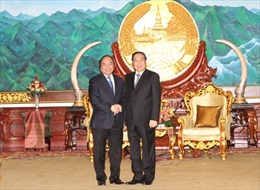 Phó Thủ tướng Nguyễn Xuân Phúc hội kiến lãnh đạo Lào 