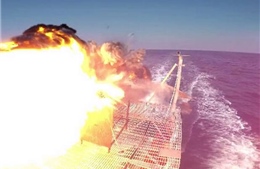 Hải quân Mỹ khoe súng laser mới đáng gờm trên Vịnh Ba Tư