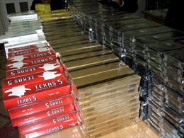 Bắt đối tượng buôn bán gần 3.000 bao thuốc lá ngoại