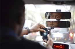 Lái xe taxi Paris biểu tình phản đối dịch vụ Uber 