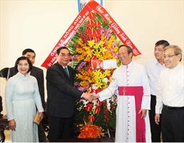 Đồng chí Lê Hồng Anh chúc mừng Giáng sinh Chủ tịch Hội đồng Giám mục Việt Nam