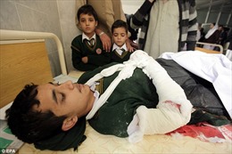 Sát thủ Taliban nổ bom liều chết trong phòng chứa 60 học sinh