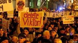Hàng nghìn người Hungary biểu tình phản đối chính phủ 